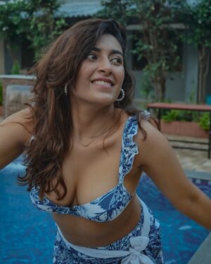Jinal Joshi Instagram - Sunday is Sundaying pretty well !
Posting a set of pictures after eternity
.
.
Wearing @pratiharye
Pictures by @gaurav_gps
.
.
#jinaljj #sunday #instagood #favorite #love