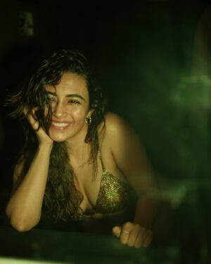 Jinal Joshi Instagram - Sunday is Sundaying pretty well !
Posting a set of pictures after eternity
.
.
Wearing @pratiharye
Pictures by @gaurav_gps
.
.
#jinaljj #sunday #instagood #favorite #love