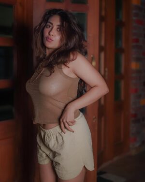 Jinal Joshi Instagram - Saturday : Adulting can wait till Monday !
Life’s too short to be serious all the time, let’s embrace the chaos today 🌀
.
.
Photos by : @gaurav_gps
.
.
.
#jinaljj #saturday #weekend #vibe #love #portrait #photooftheday #picoftheday #photoshoot #artist #artistsoninstagram #modelmayhem #instagood #instadaily
