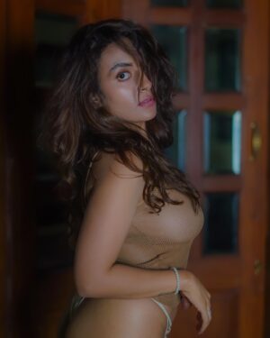 Jinal Joshi Instagram - Saturday : Adulting can wait till Monday !
Life’s too short to be serious all the time, let’s embrace the chaos today 🌀
.
.
Photos by : @gaurav_gps
.
.
.
#jinaljj #saturday #weekend #vibe #love #portrait #photooftheday #picoftheday #photoshoot #artist #artistsoninstagram #modelmayhem #instagood #instadaily