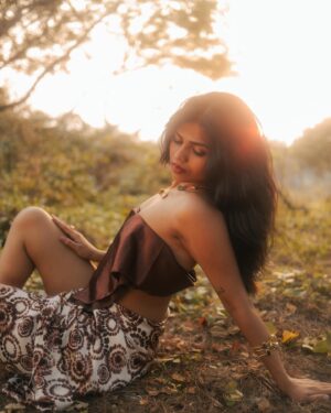 Jini Sundarraj Instagram - •Golden view •👑💛 
.
.
Pc @snipershotphotography @laavanya_prol_ 
@vasy_vendra 
Jewellery @tada__store @heyli_jewels 
.
#insta #instadaily #photooftheday #photoshoot #photography #theme #photo #picofday #instagood #instafashion #styleoftheday