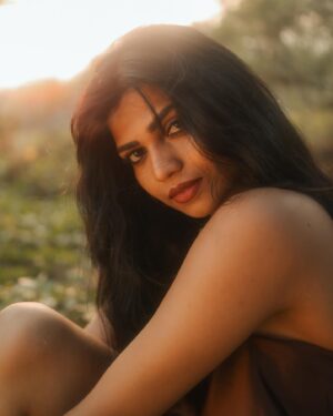 Jini Sundarraj Instagram - •Golden view •👑💛 
.
.
Pc @snipershotphotography @laavanya_prol_ 
@vasy_vendra 
Jewellery @tada__store @heyli_jewels 
.
#insta #instadaily #photooftheday #photoshoot #photography #theme #photo #picofday #instagood #instafashion #styleoftheday