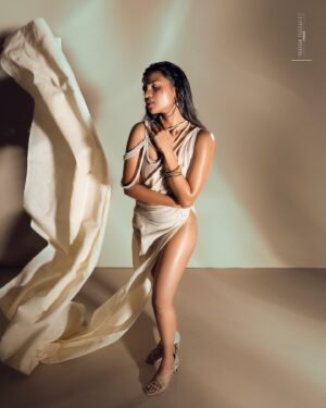 Jini Sundarraj Instagram - NYMPHE - A DREAM OF FLUIDITY & SENSUALITY, 
Ft @jini_sundarraj ✨ An experimental look inspired from Greek Statues ✨ 
..
..
Shot by @prachuprashanth ✨
Creative Direction & Styling @pooja.janag ✨
Makeup & Hair @noormakeup.sculpture ✨
Jewellery (Earrings & Bracelets) @heerbypriyanka ✨
@v3studiospace @prachuprashanth_team @_the_e.s.h.w.a.r ✨

More dropping soon! ✨