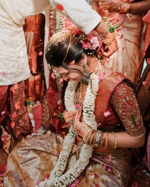 Jini Sundarraj Instagram - Outfit 3: MUHURTHAM ✨
.
.
And that’s how I became a Telugu ammayi forever, without even knowing the language... 8.11.2024 ❤️
.
.
@magicmomentsphotography.in
