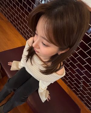 Jo Soo-min Instagram - 추우니까 요새 푹 빠진 따듯한 이 노래🎵✨