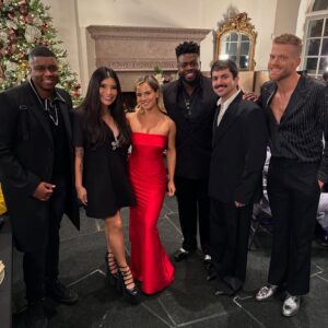 JoJo Instagram - A Motown Christmas dump!!!! I had ta do it!!!
Beyond honored to have shared the stage with some absolute legends to bring in the holidays. Nothing warmer than this to get us in the festive spirit🎄
After it airs live on @nbc it’ll be streaming next day on @peacock.
Singing a duet with @octobertheking and one just me and @rickeyminor ‘s band ♥️🙏🏼

1- most entertaining bus ride to set w/ @iamjamiefoxx 
2- Smokey’s EYES  @smokeyrobinson 
3- water for me champagne for @octobertheking 
4- my fellow December Baby @jordinsparks 
5- u can’t see but he was showing off his red boots @machinegunkelly 
6- details @badgleymischka @ayumiperry 
7- @jordinsparks & bebewinans lookin STUNNIN 
8- squad
9- please let me in @ptxofficial