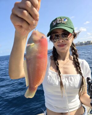 Jolin Tsai Instagram - ❤️馬爾他出海趣❤️ 
一條條小魚 釣得三頭和背肌都很酸😅
 beginner's luck  釣了快8隻 🤞🏻😁😁😁