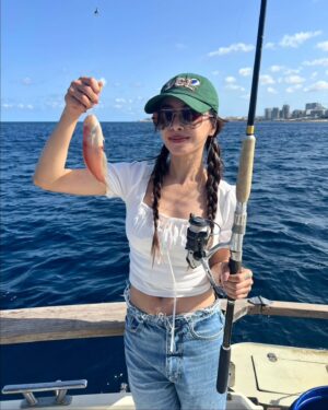 Jolin Tsai Instagram - ❤️馬爾他出海趣❤️ 
一條條小魚 釣得三頭和背肌都很酸😅
 beginner's luck  釣了快8隻 🤞🏻😁😁😁