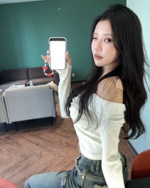 JooE Instagram - 