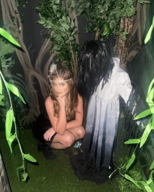 Jordan Claire Robbins Instagram - love at first fright 🖤