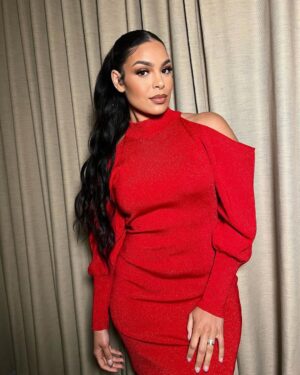 Jordin Sparks Instagram - Grateful to spread some holiday cheer before my final bow of 2024! Thanks for having me, @theviewabc! 🎁

Glam is glamming! 
Face: @latisharankin 
Hair: @jenniferjocelyn