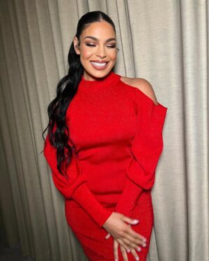 Jordin Sparks Instagram - Grateful to spread some holiday cheer before my final bow of 2024! Thanks for having me, @theviewabc! 🎁

Glam is glamming! 
Face: @latisharankin 
Hair: @jenniferjocelyn