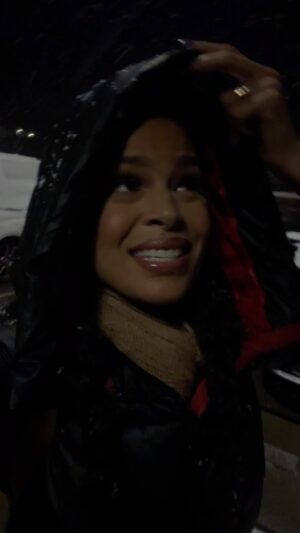 Jordin Sparks Instagram - I walked outside and couldn’t help but sing: I WANT IT TO SNOOOOOWWWWWW…! 🎶 ❄️