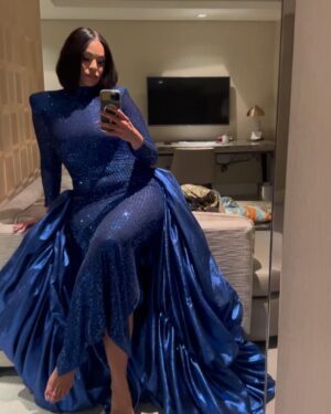 Jordin Sparks Instagram - OBSESSED WITH THIS DRESS! Please!! I’ll wear blue every Christmas if it’s like this! Shout out to @michaelcostello for his beautiful designs and consistency in the fitttt! I felt gorgeous! ❄️💙

GLAM SHOWED OFF w/ THIS ONE:
Makeup: @kimoramulan 
Hair: @seanchristopherfears 
Wig: @lovetaije 
Styling: @khai_themannequin 

Love y’all! 😘