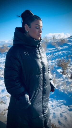 Jordin Sparks Instagram - ‘HEART OF SNOW’ 🤍 

This time of year can be hard especially on relationships. Stress, work, travel, decisions, families…it can be weigh on you. Communication, willingness to put in the work and love that doesn’t falter are keys to walking through any season together. Sending so much love to those in a “season” right now. 🤍🩵

ALBUM: CIDER & HENNESSY