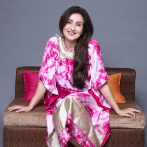 Juhi Babbar Instagram - Sunday- e -Kaftan💖 & Andaaz- e -Lata💕

HMUA : @karma_kartarun
Kaftan : @prititoshi @afreenancy_whynotfitness