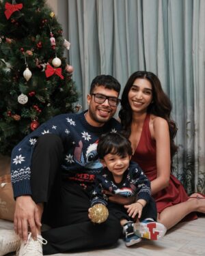 Juhi Godambe Instagram - Happy Holidays 🥰❤️🎄✨