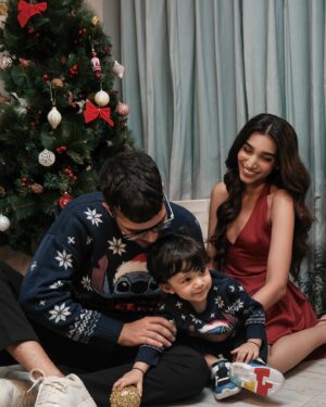 Juhi Godambe Instagram - Happy Holidays 🥰❤️🎄✨