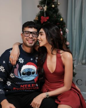 Juhi Godambe Instagram - Happy Holidays 🥰❤️🎄✨