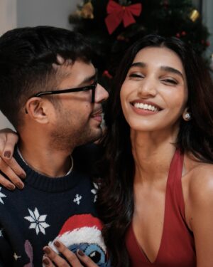 Juhi Godambe Instagram - Happy Holidays 🥰❤️🎄✨