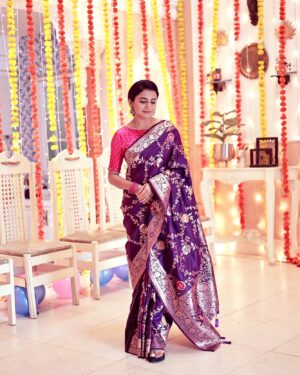 Jui Gadkari Instagram - Draped in elegance!!! For the baby shower of @mostly_monika 

This beautiful soft saree by @shivpaithani_saree 

#juigadkari #sayali #saree #traditional #babyshower