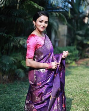 Jui Gadkari Instagram - Draped in elegance!!! For the baby shower of @mostly_monika 

This beautiful soft saree by @shivpaithani_saree 

#juigadkari #sayali #saree #traditional #babyshower