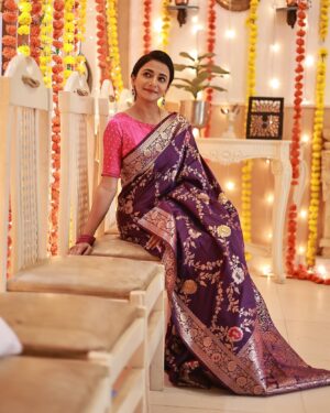 Jui Gadkari Instagram - Draped in elegance!!! For the baby shower of @mostly_monika 

This beautiful soft saree by @shivpaithani_saree 

#juigadkari #sayali #saree #traditional #babyshower