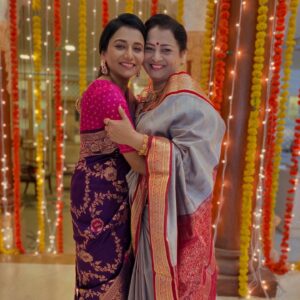 Jui Gadkari Instagram - Wishing you the bestest phase ahead @mostly_monika god bless u with every happiness🌸😇 

We all are truely happy and thrilled to welcome baby mona!! And that reflects in every smile on our set! 

And yes, u will be a great mommy! 🤗 

#babyshower