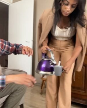 Julia Samantha Edima Instagram - Mes grands-parents d’amour ❤️
Je vous souhaite une belle fête de l’ascension en compagnie de papi et mamie mes douceurs 👩🏼‍🦳💐👨🏾‍🦳 c’est drôle qu’après tant d’années ils n’aient pas perdu leur  punch ! Et papi qui «  ne s’est même pas rasé hein »😂 , je vois de qui ma mère tient sa joie de vivre !