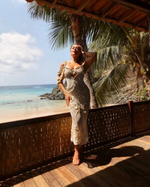 Juliana Paes Instagram - 🙏🏽✨🌊 #noronha