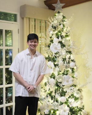 Julie Anne San Jose Instagram - Merry Christmas from our family to yours! 🎄😍❤️🙏🏻