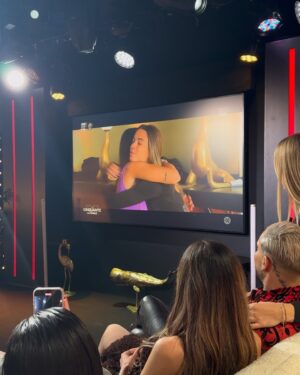 Julie Bertin Instagram - 24h à Paris / @w9officiel - Final des 50 🎉