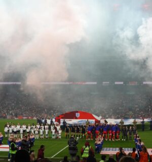 Julie Foudy Instagram - Wembley Stadium. 78,346. USWNT vs England. For a FRIENDLY. Largest crowd ever to watch a women’s friendly. Love when I get to live these moments in women’s soccer history from a really good seat. 🙏🏼 Nothing better than pitchside at Wembley. A little flavor if you missed. Plus a huge shout out to our larger TNT Sports team for rocking a 80 minute pregame show and 30 min post game as well. Love our squad! (Finally, let’s not forget our best photographer AND reporter @melissaortiz5… she does it all.)