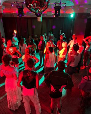Julien Baker Instagram - We were really honored the @stud.country folks were willing to have fun with us and prepare this line dance for the song! Everyone involved is so talented and they were patient and sweet with us while we learned the moves. For us it’s particularly special to find someplace and some people to do cowboy shit with here in NYC.

Watch the music video and listen to “Sugar in the Tank” at the link in bio.

Photos by nicole & @morbidtheclown