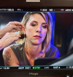Juliette Tresanini Instagram - Ce soir à 21h10 sur @france3 Enquête parallèle de @stephaniepillonca avec les merveilleux @jbshelmerdine et @florence.pernel ! Si tu veux me voir en léopard couverte de tatouages, c’est ce soir ou jamais ! 
#sapecommejamais