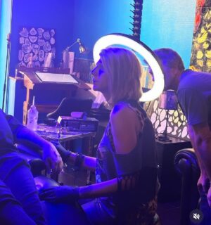 Juliette Tresanini Instagram - Ce soir à 21h10 sur @france3 Enquête parallèle de @stephaniepillonca avec les merveilleux @jbshelmerdine et @florence.pernel ! Si tu veux me voir en léopard couverte de tatouages, c’est ce soir ou jamais ! 
#sapecommejamais