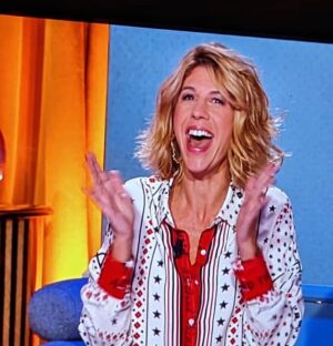 Juliette Tresanini Instagram - Le petit bilan traditionnel de fin d’année . 

En 2024… 

1) je me suis mise sur mon 31 , le soir du 31 @emiliezangarelli 

2) Le film Dark cell a plus voyagé en 1 an que moi en 40 😉

3) j’ai présenté toute une saison d’orgasmiq avec un plaisir très visible sur @lachaineteva 

4) j’ai été Severine Chabriac dans Simon Coleman réalisé par @sandra___perrin 

5) et j ai passé une tête sur un programme populaire de M6 😉

6) je suis retournée à Madrid , 20 ans après 

7) @womensafeandchildren a reçu la légion d’honneur 

8) j’ai cleané des calanques  à Marseille avec @onestpret 

9) j’ai retourné pour la 4 Eme fois avec @stephaniepillonca 

10) j’ai écrit un livre 😉

2024, tu m’as comblée ! Go for it 2025 🥳