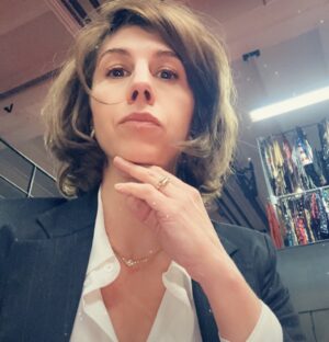 Juliette Tresanini Instagram - Le petit bilan traditionnel de fin d’année . 

En 2024… 

1) je me suis mise sur mon 31 , le soir du 31 @emiliezangarelli 

2) Le film Dark cell a plus voyagé en 1 an que moi en 40 😉

3) j’ai présenté toute une saison d’orgasmiq avec un plaisir très visible sur @lachaineteva 

4) j’ai été Severine Chabriac dans Simon Coleman réalisé par @sandra___perrin 

5) et j ai passé une tête sur un programme populaire de M6 😉

6) je suis retournée à Madrid , 20 ans après 

7) @womensafeandchildren a reçu la légion d’honneur 

8) j’ai cleané des calanques  à Marseille avec @onestpret 

9) j’ai retourné pour la 4 Eme fois avec @stephaniepillonca 

10) j’ai écrit un livre 😉

2024, tu m’as comblée ! Go for it 2025 🥳