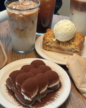 Jung Chae-yeon Instagram - 🍵🧁🍫❤️