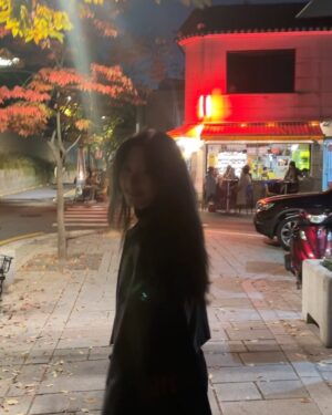 Jung Chae-yeon Instagram - 🌜🌖
