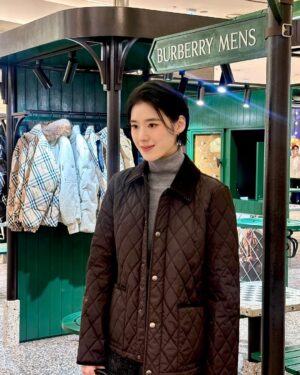 Jung Eun-chae Instagram - i 🤎 나의 고향 부산 

#burberry #ItsAlwaysBurberryWeather