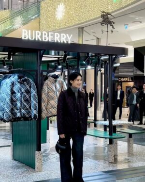 Jung Eun-chae Instagram - i 🤎 나의 고향 부산 

#burberry #ItsAlwaysBurberryWeather