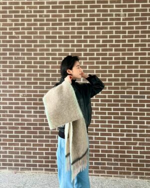 Jung Eun-chae Instagram - keep warm! 🔹🔷🔹
#acnestudiosscarf #ad