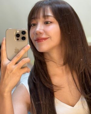 Jung Eun-ji Instagram - 에이핑크메인보컬, 무거핑,비둘기언니등장💃🏻
