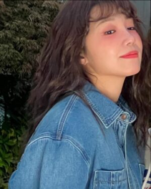 Jung Eun-ji Instagram - 퇴근을 원했지만 엄청많이웃었던날☀️
#퇴근#좋아요#🫶🏻