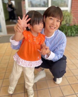 Juri Ueno Instagram - 1枚目🌷TVnavi2月号

2枚目🪷おとなのデジタルTVナビ2月号

本日12月16日発売されました！

3枚目🌹ガチャムクイベント明日です🎄inお台場
詳細は朝顔公式Xから。

4枚目💐朝顔再放送

5枚目🪻bye 👋里美

@asagao2_2020