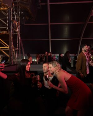 Justina Bustos Instagram - #Ad Buenos momentos junto a @zaira.nara @francomasini y el sabor de Gold Label en una tremenda noche con @johnniewalkerarg @johnniewalkeruy #KeepWalking