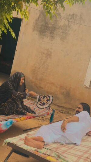 Jyoti Nooran Instagram - Mere nana naani ji de pind di vedio moga 🎁🌹