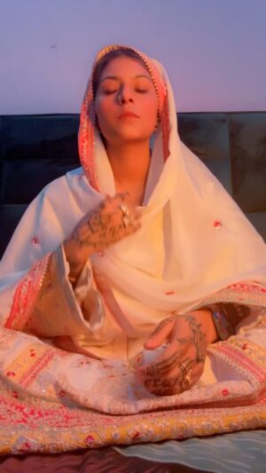 Jyoti Nooran Instagram - Nagri nagri 📿🤲🏻
