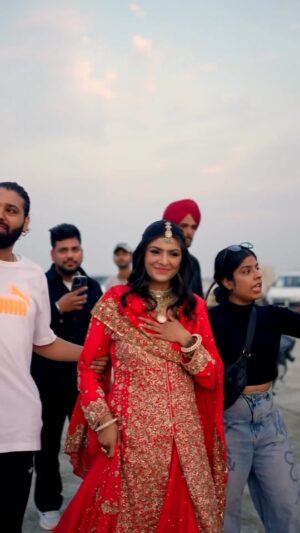 Jyoti Nooran Instagram - Meet the magician behind the #PaonKiJutti superhit track 🎩 @arvindrkhaira , the creative genius who brought the video to life in the most amazing and creative way 🤩

#BehindTheScenes with @jyoti.nooran.1998 and Witness the magic unfold 🔮

Let's appreciate #ArvindrKhaira and #TeamArvindrKhaira  for giving us a visual masterpiece 💥 Drop your comments below and show some love ❤️ 
 
🎸 Full Song Out Now Only On @desimelodies YouTube Channel And On All Major Streaming Platforms ❤❤ 

@jaani777 @bunny555__ @isha__malviya @shivpanditt @deepti_ds @dilrajnandha @onkarsinghcolorist @amannindersingh @universalmusicindia

#Bollywoodmusiclover #Bollywoodmusiclovers #Bollywood #DesiMelodies #Jaani  #Hunny #Jyotinooran #IshaMalviya #Shivpandit #newsong #reels #reelsinstagram #explorepage  #reelkarofeelkaro #foryou #trending #Explore  #explorer #love #sadsong #heartbroken #music  #biggboss #couplegoals  #CreativityAtItsBest